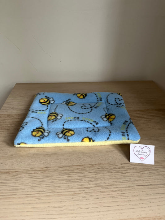 Busy Bumblebee pee pad for Guinea Pigs (Medium)