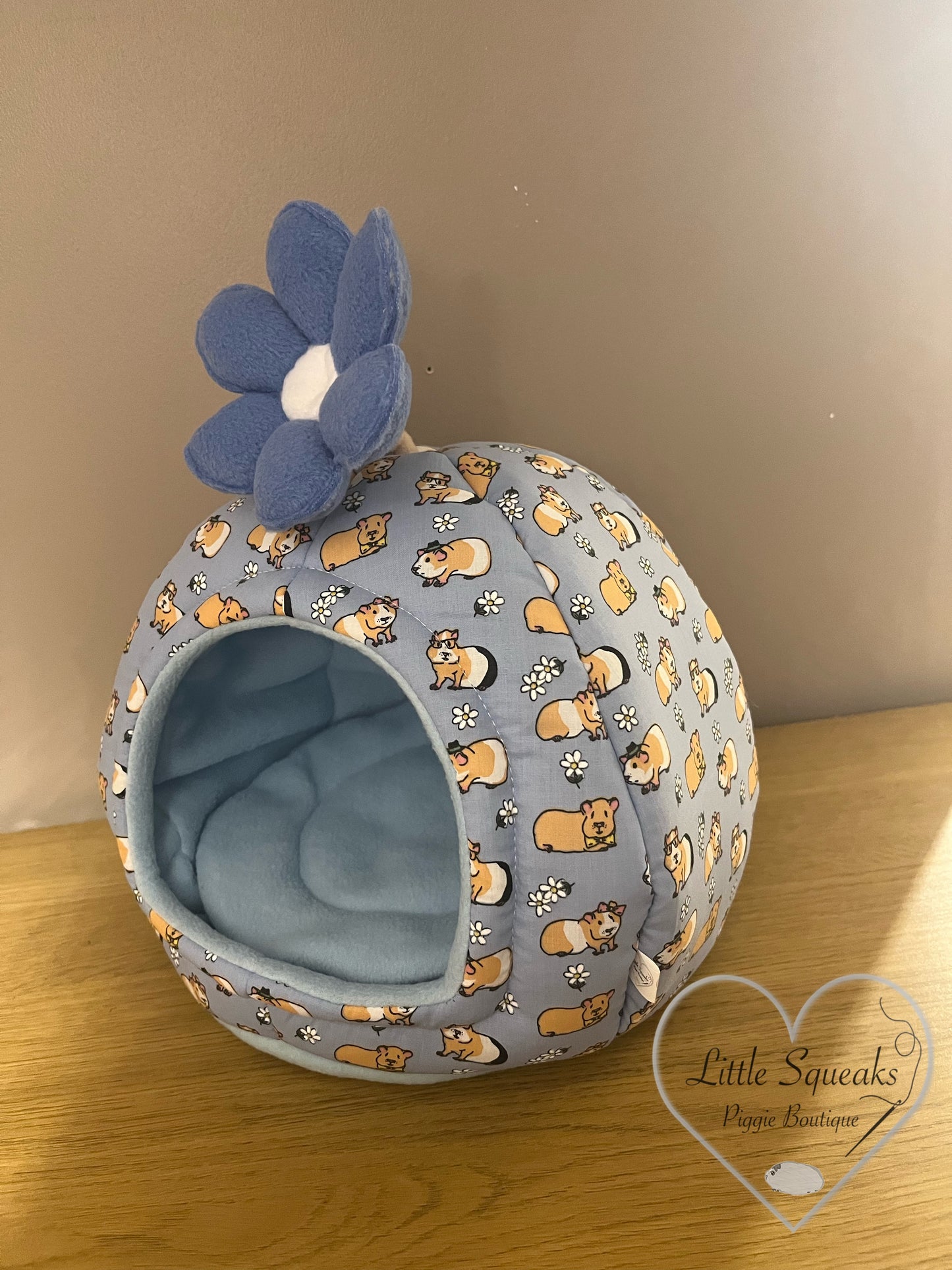 Blue Guinea Pig Cosy Pod - Guinea Pig Bed/Hide