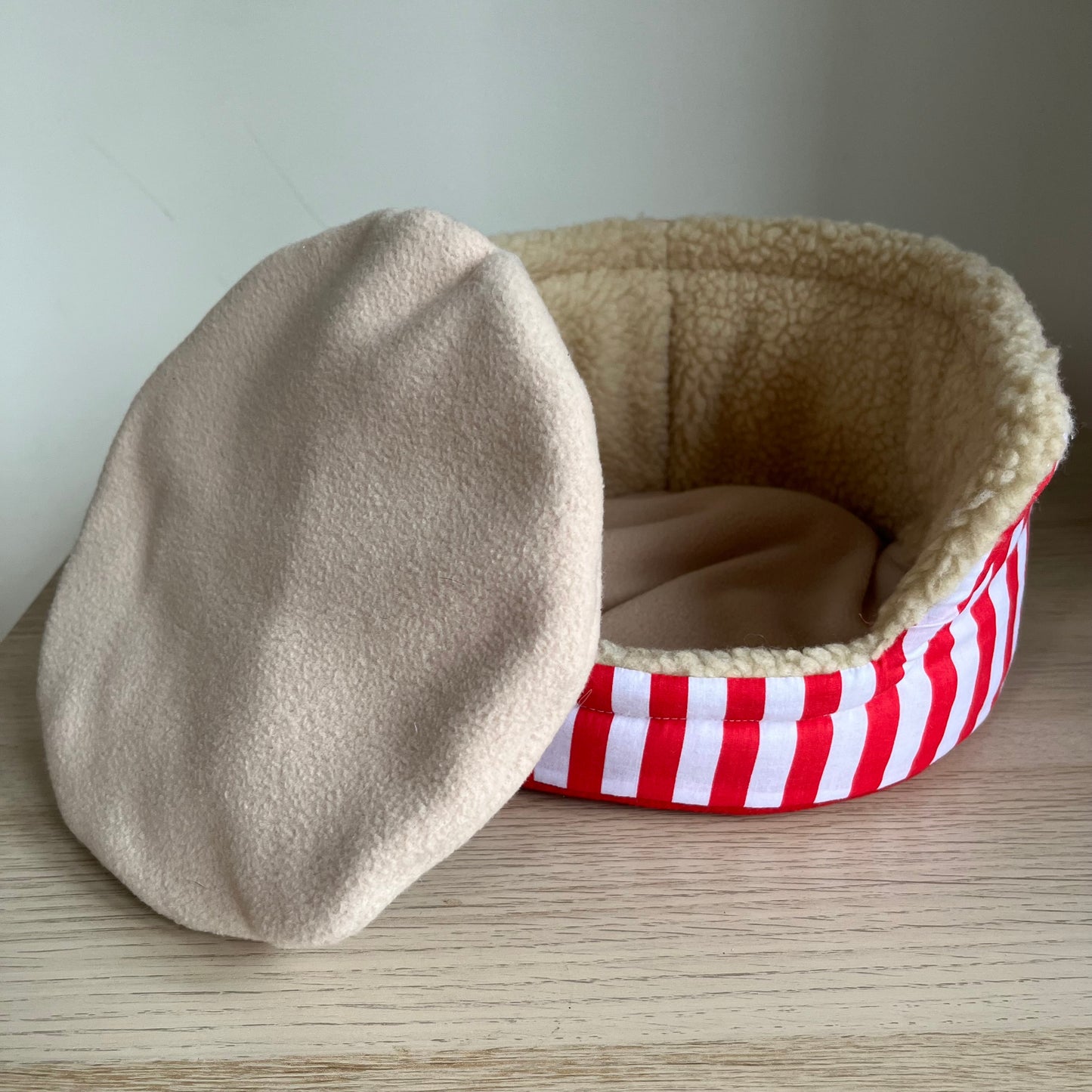 Popcorn Cuddle Cup - Guinea Pig Bed/Hide