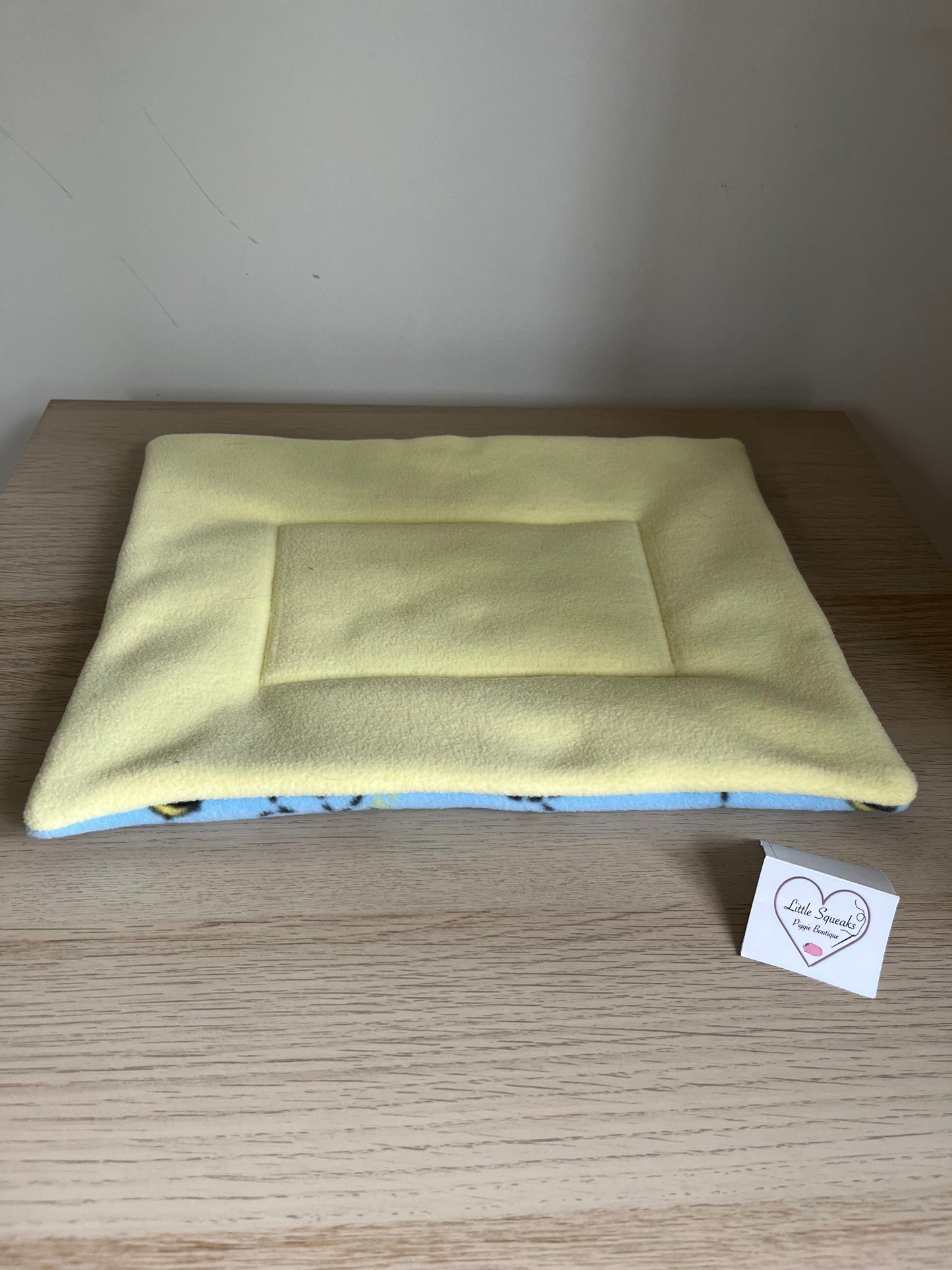 Busy Bumblebee pee pad for Guinea Pigs (Large)