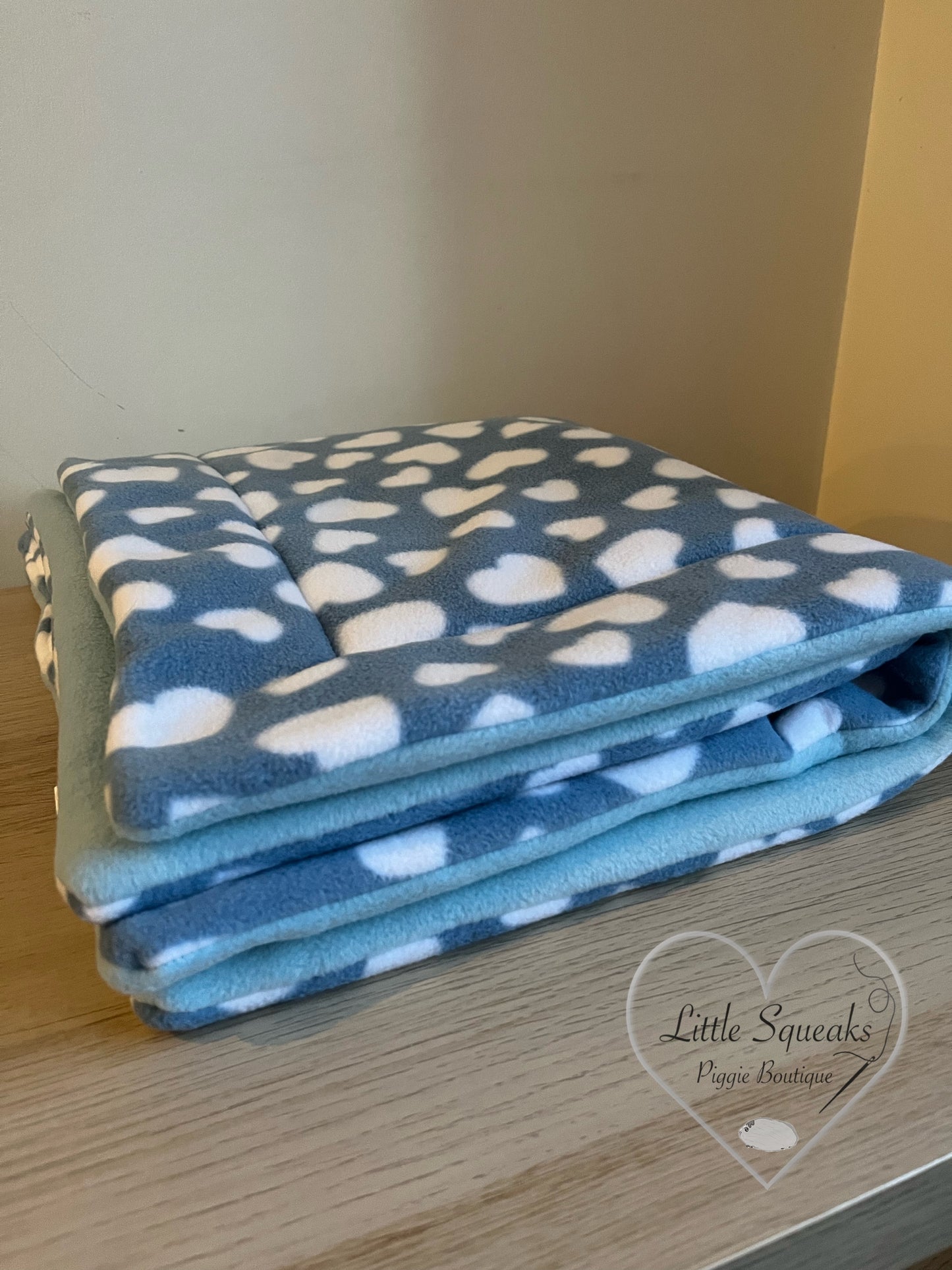 Fleece Cage Liner for Guinea Pigs - Blue Hearts