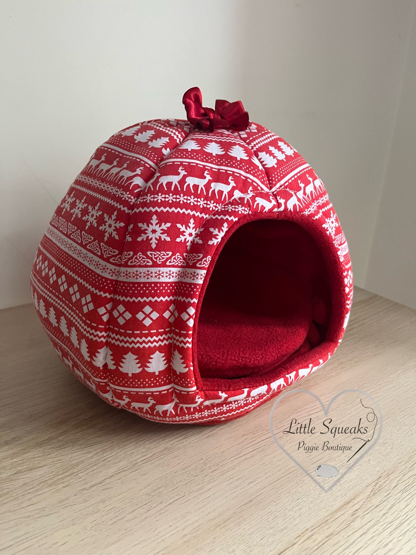 Christmas Cosy Pod - Guinea Pig Bed/Hide (Nordic)