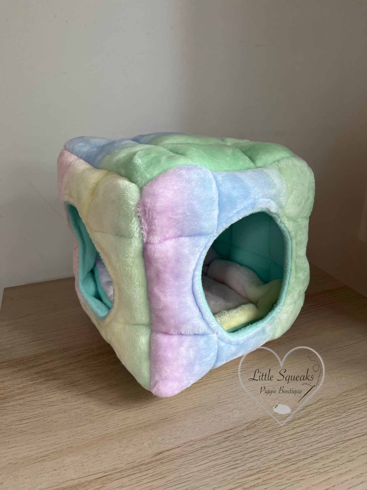 Cuddle Cube for Guinea Pigs - Unicorn Dreams