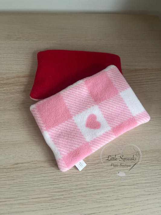 Bottle Drip Pad for Guinea Pigs (Strawberry Kisses Collection)