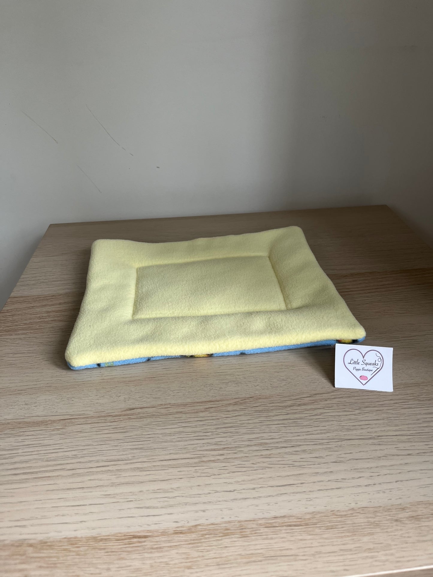 Busy Bumblebee pee pad for Guinea Pigs (Medium)