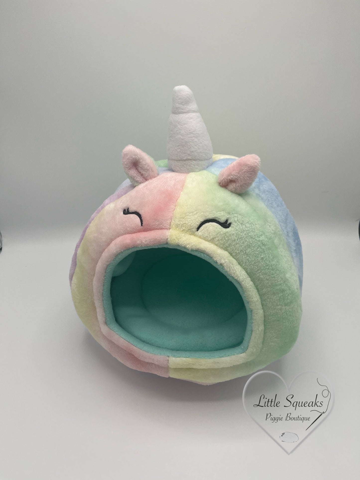 Unicorn Cosy Pod - Guinea Pig Bed/Hide (Unicorn Dreams)