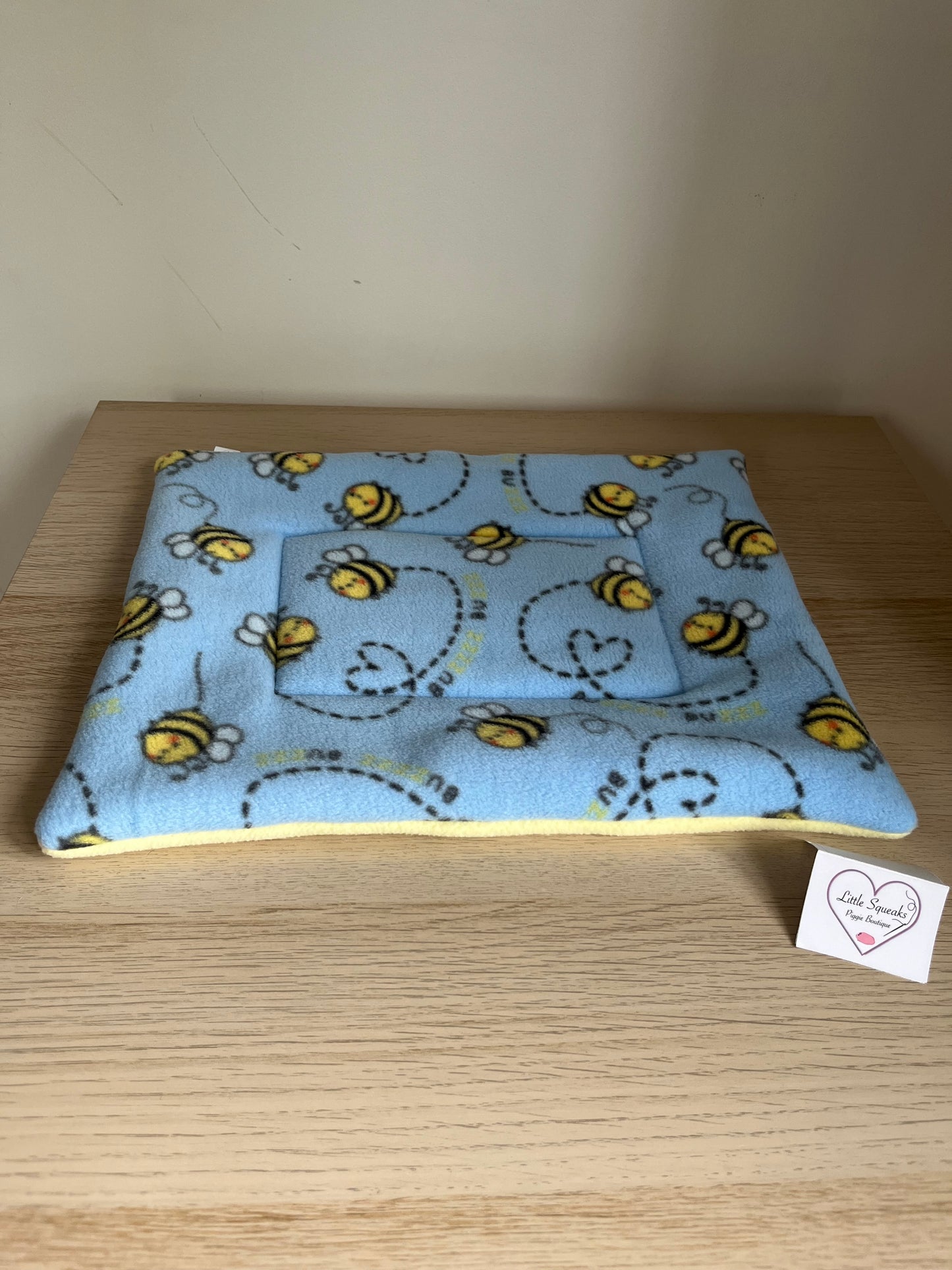 Busy Bumblebee pee pad for Guinea Pigs (Large)